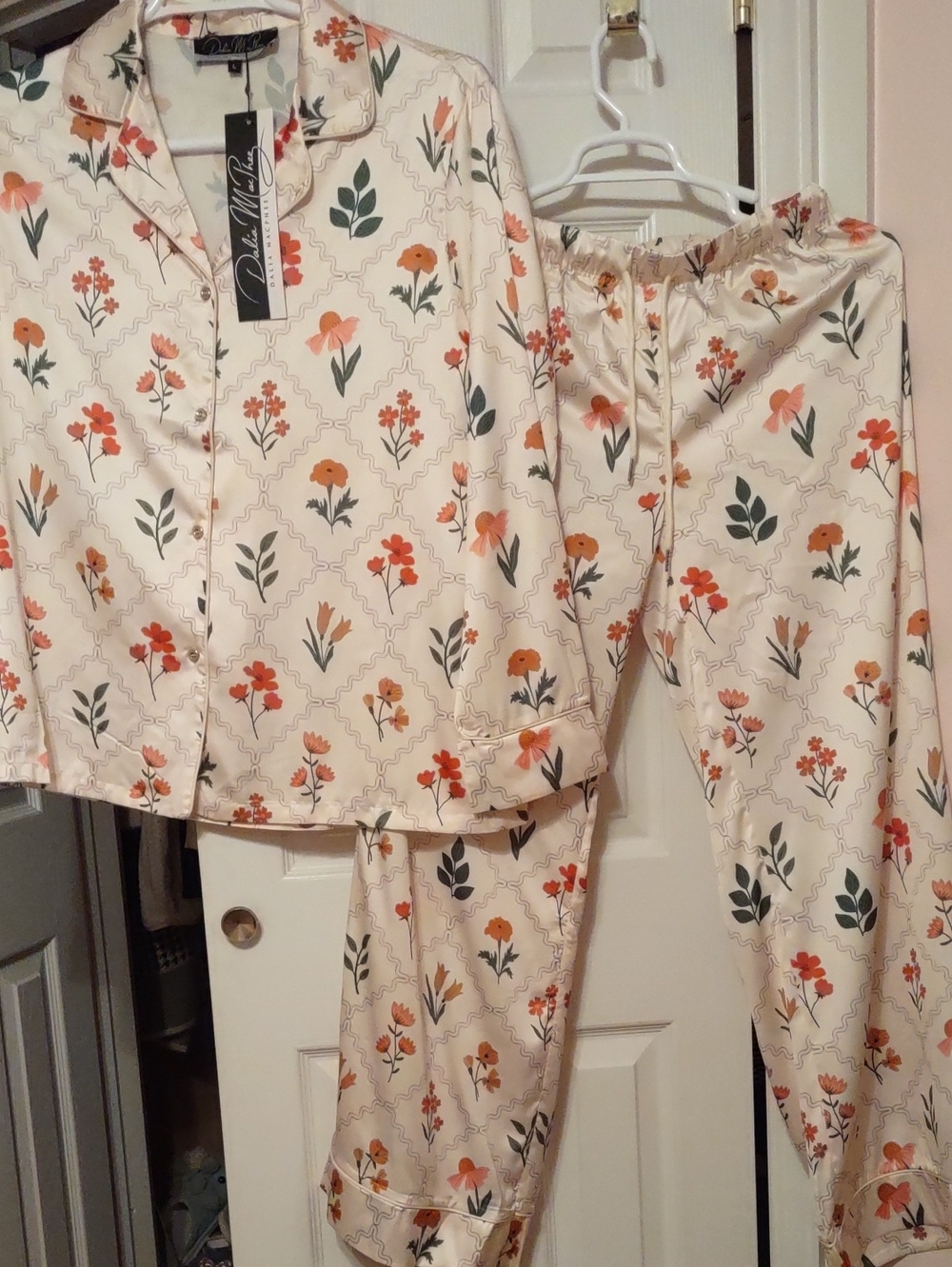 NWT Dalia MacPhee Satin Floral Trellis Pajama Set Long Sleeve Pants. Size Large